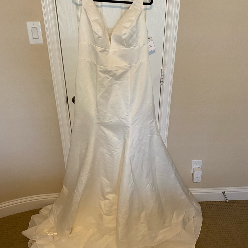David’s Bridal Plunge Mermaid Satin Plus Size Wedding Dress